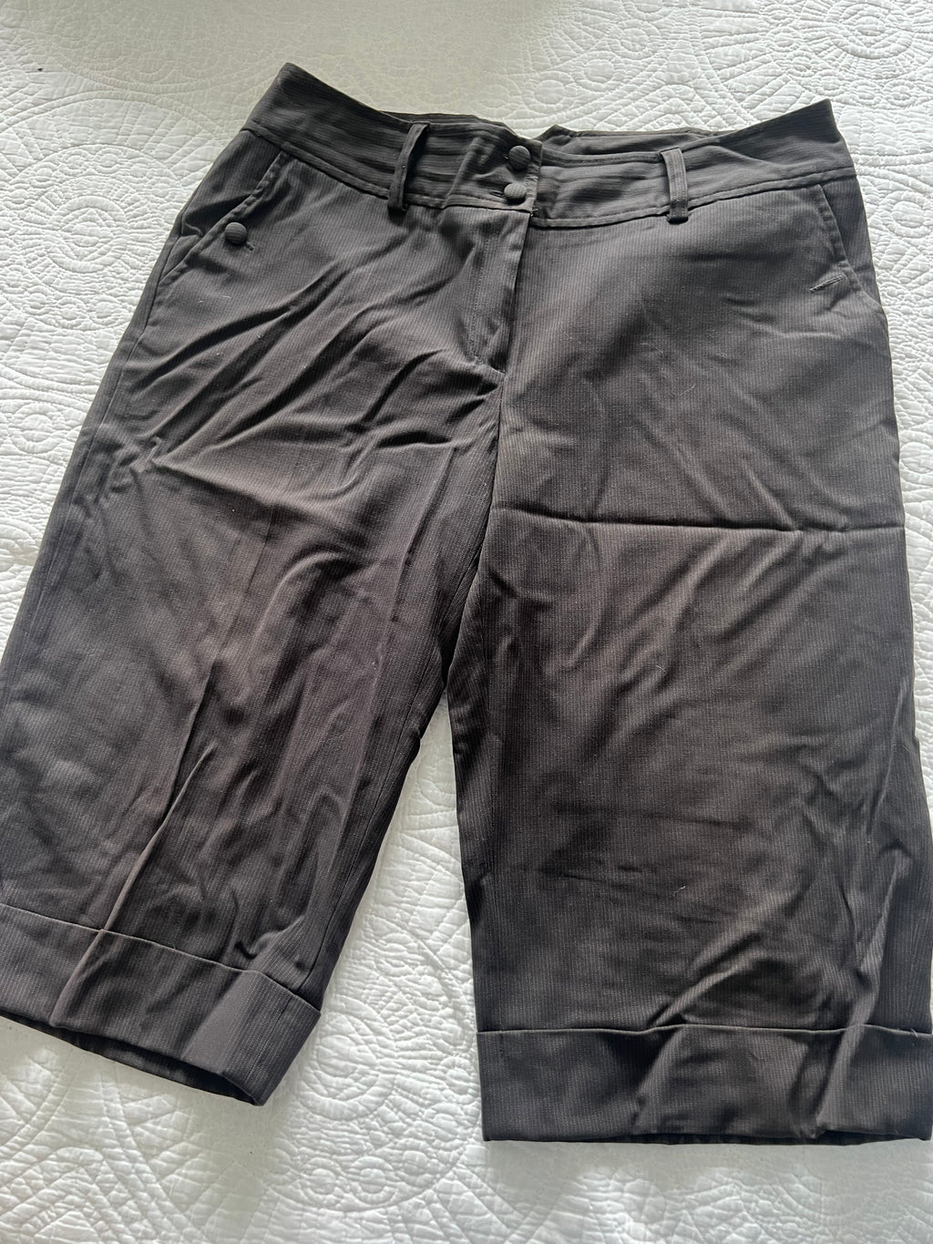 Brown 1/4 length shorts