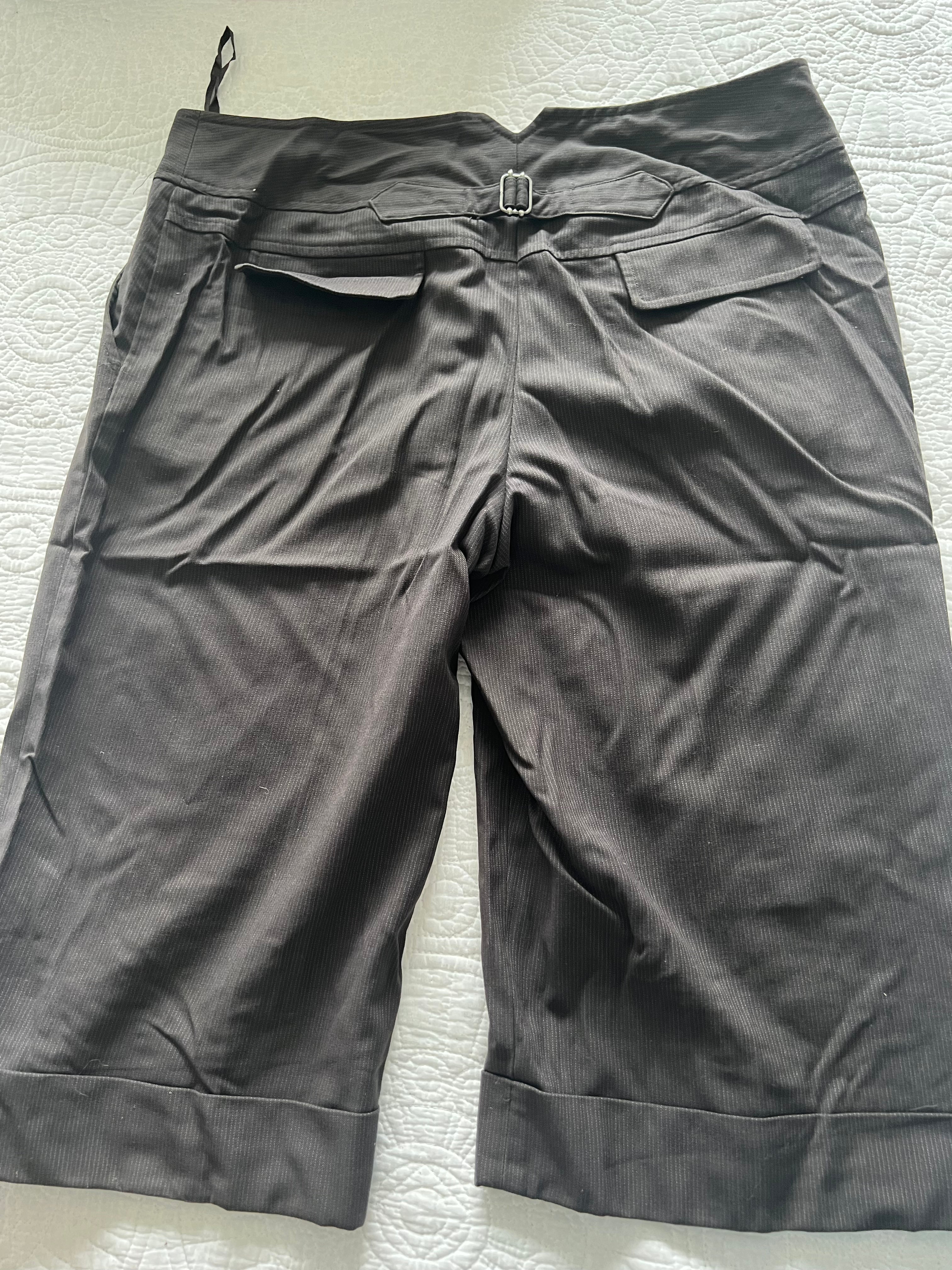 Brown 1/4 length shorts