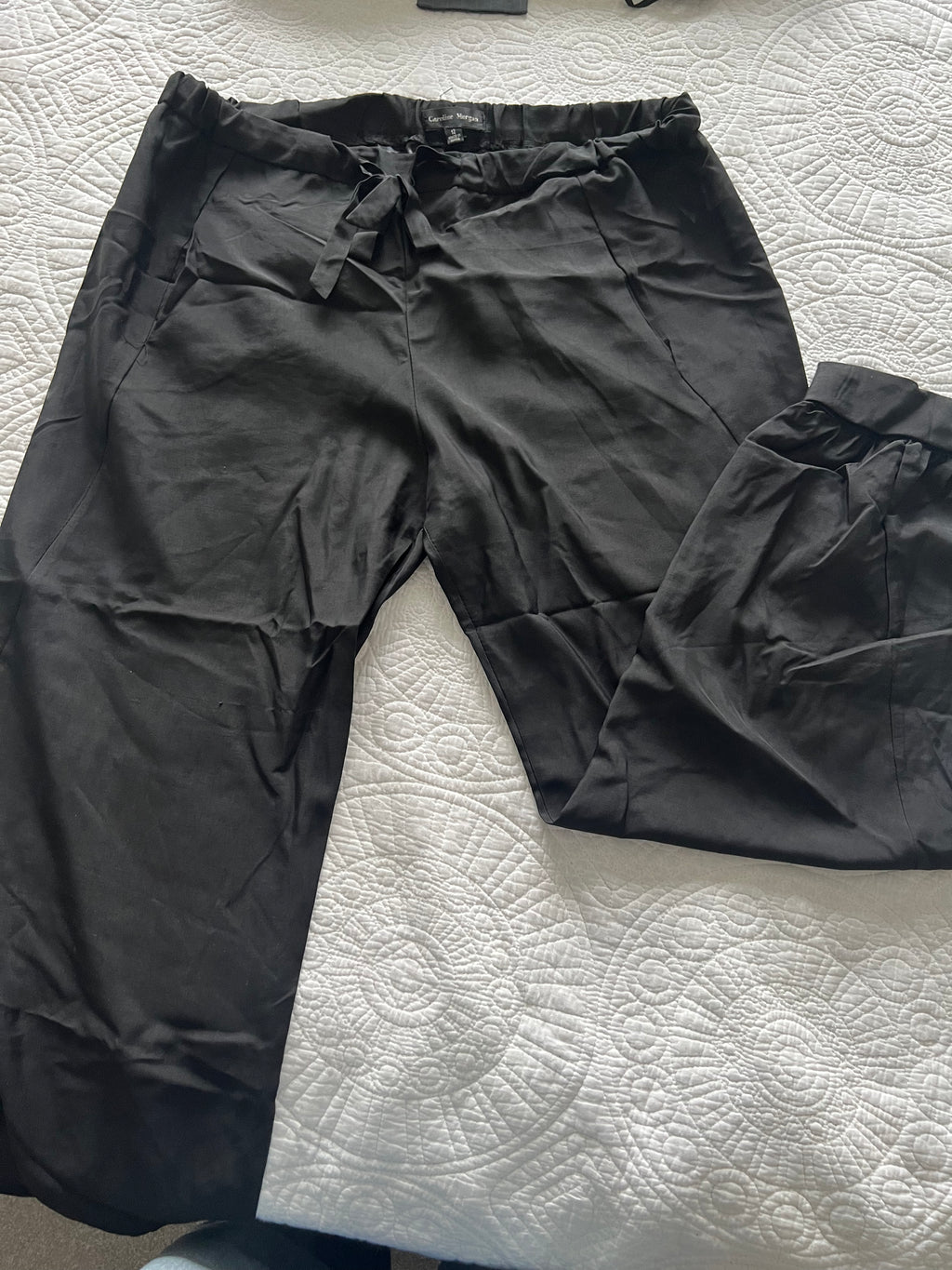 1/4 length black trousers