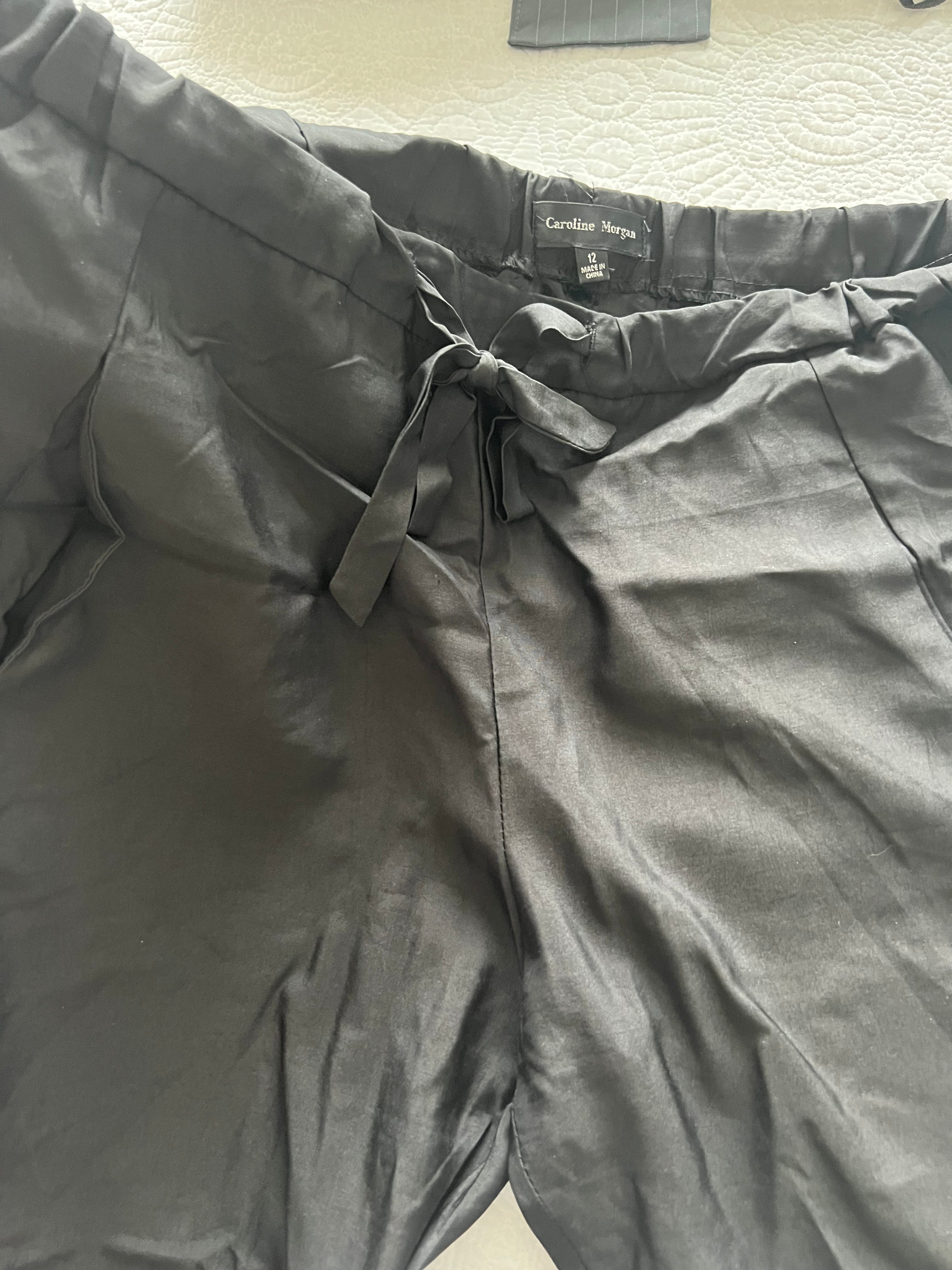 1/4 length black trousers