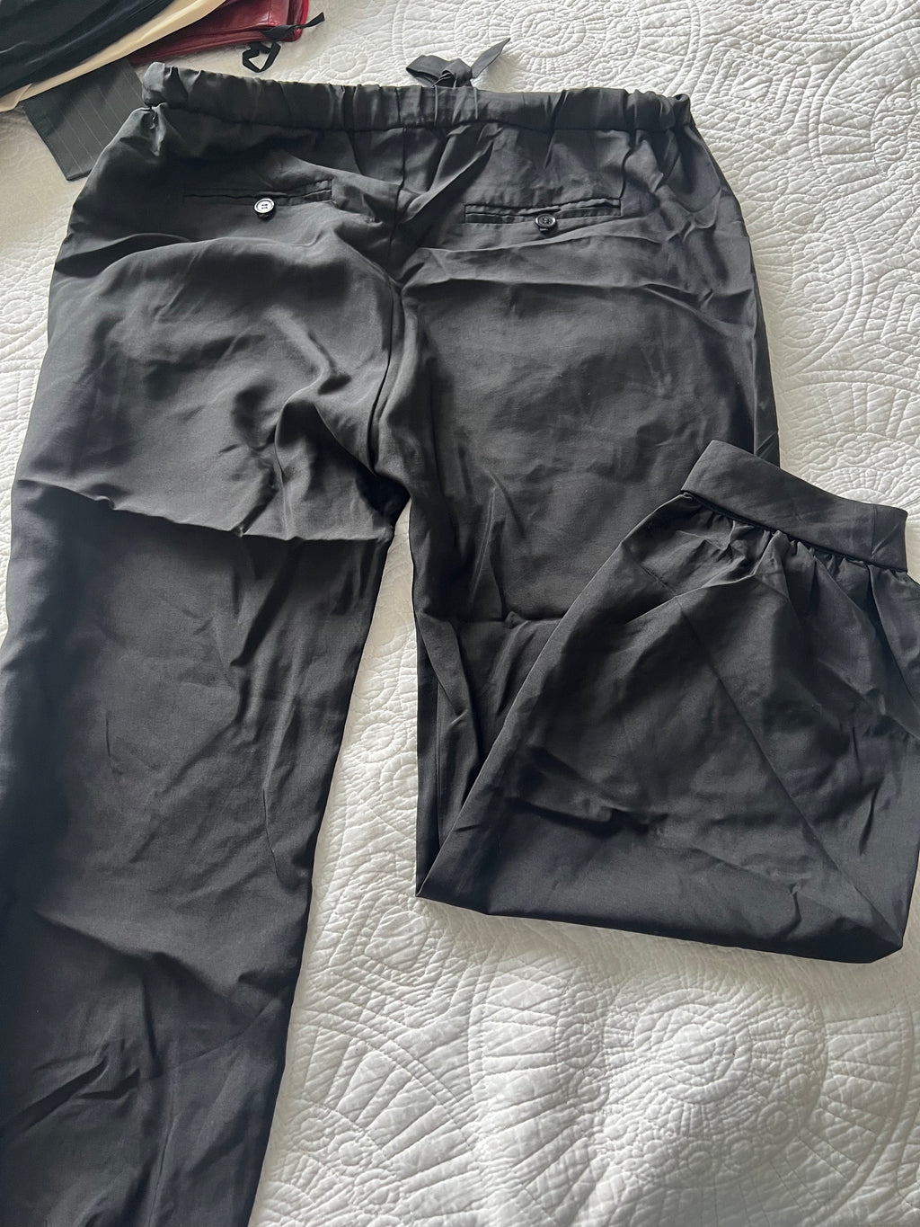 1/4 length black trousers