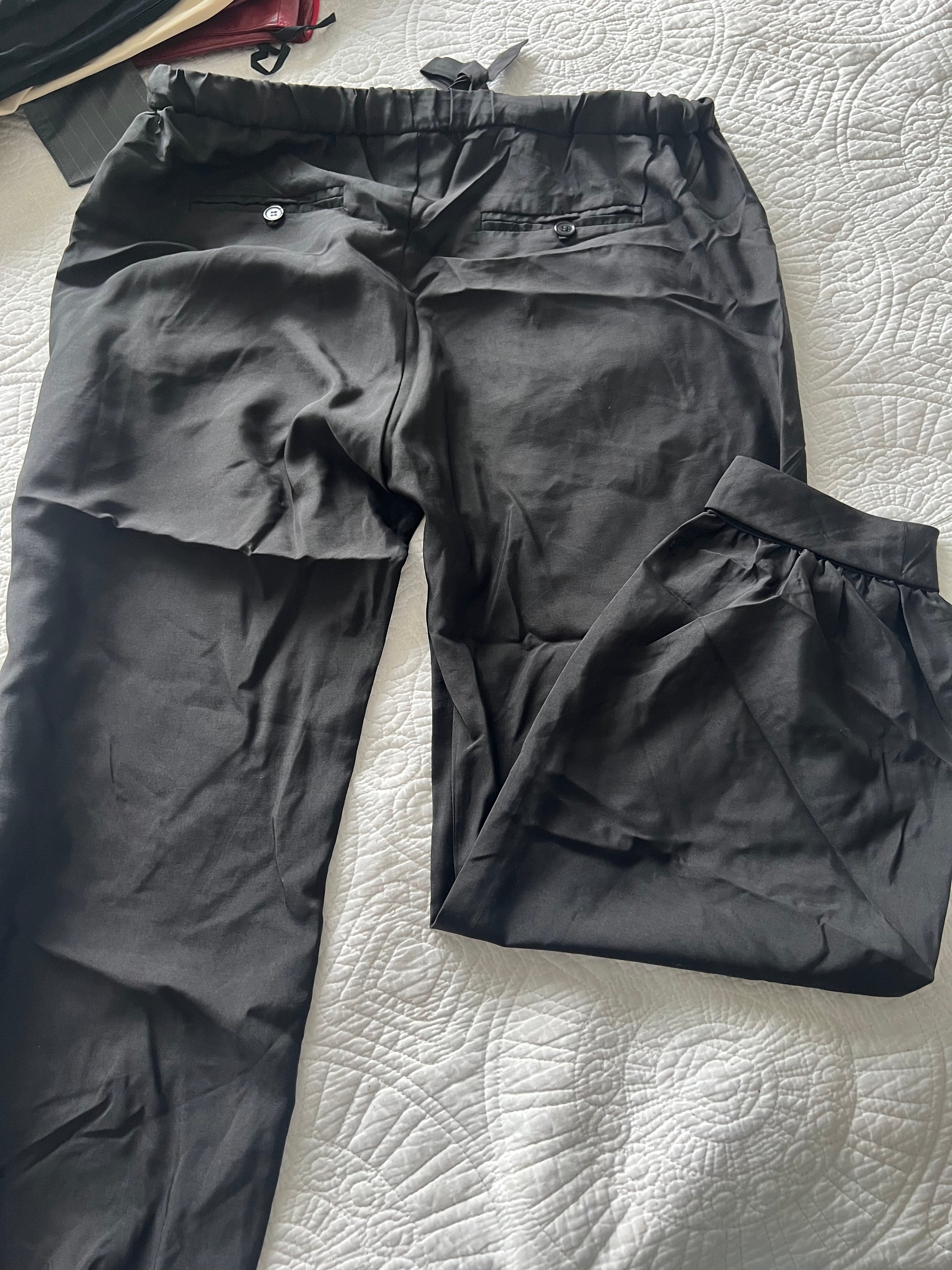 1/4 length black trousers