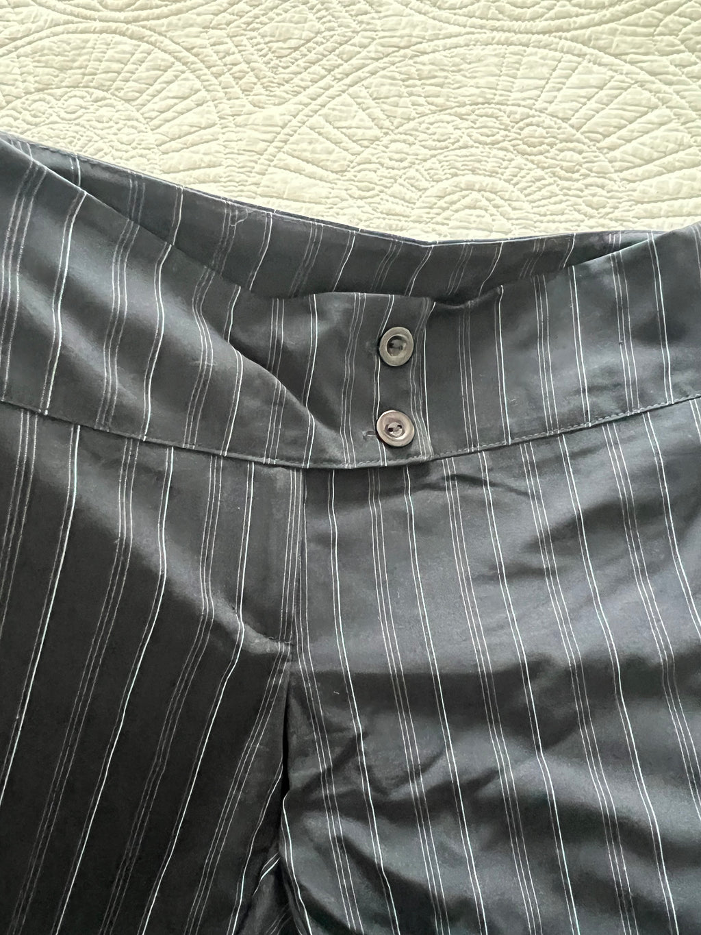 Black stripped trousers