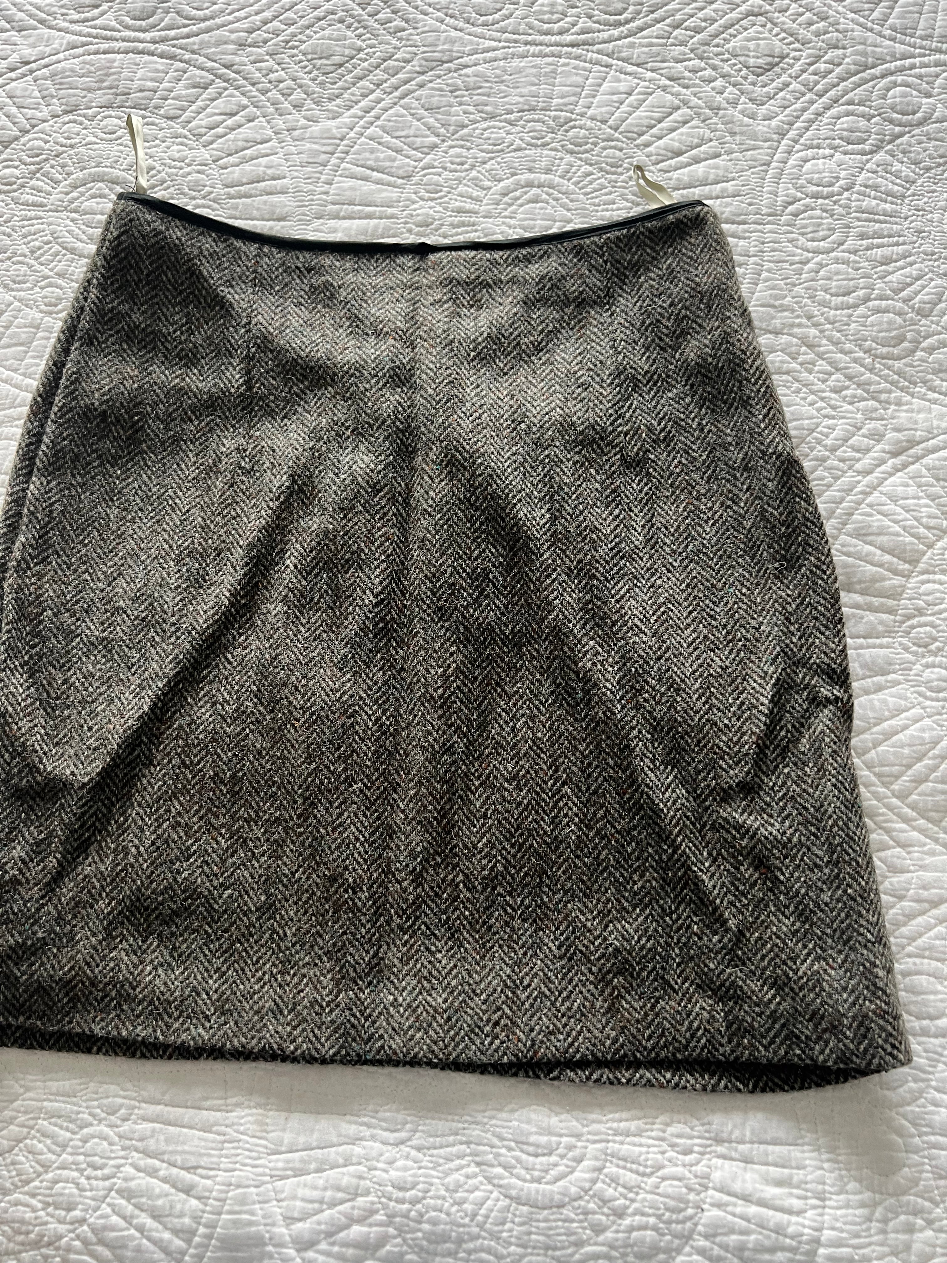 Grey mini skirt