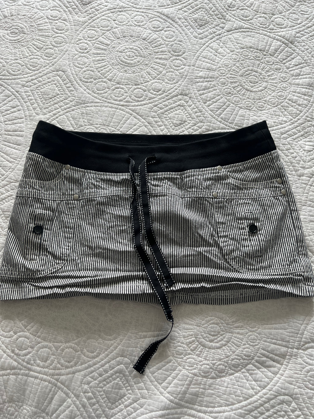 Black/white mini skirt