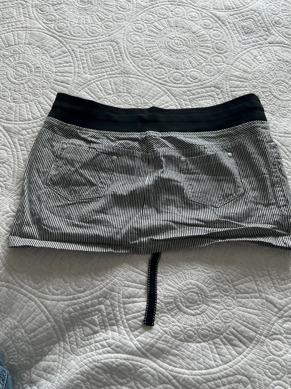 Black/white mini skirt