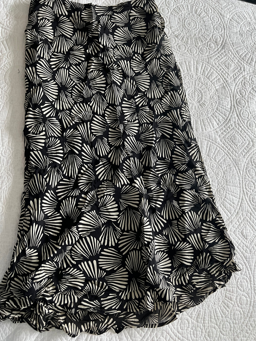 Black/white midi skirt