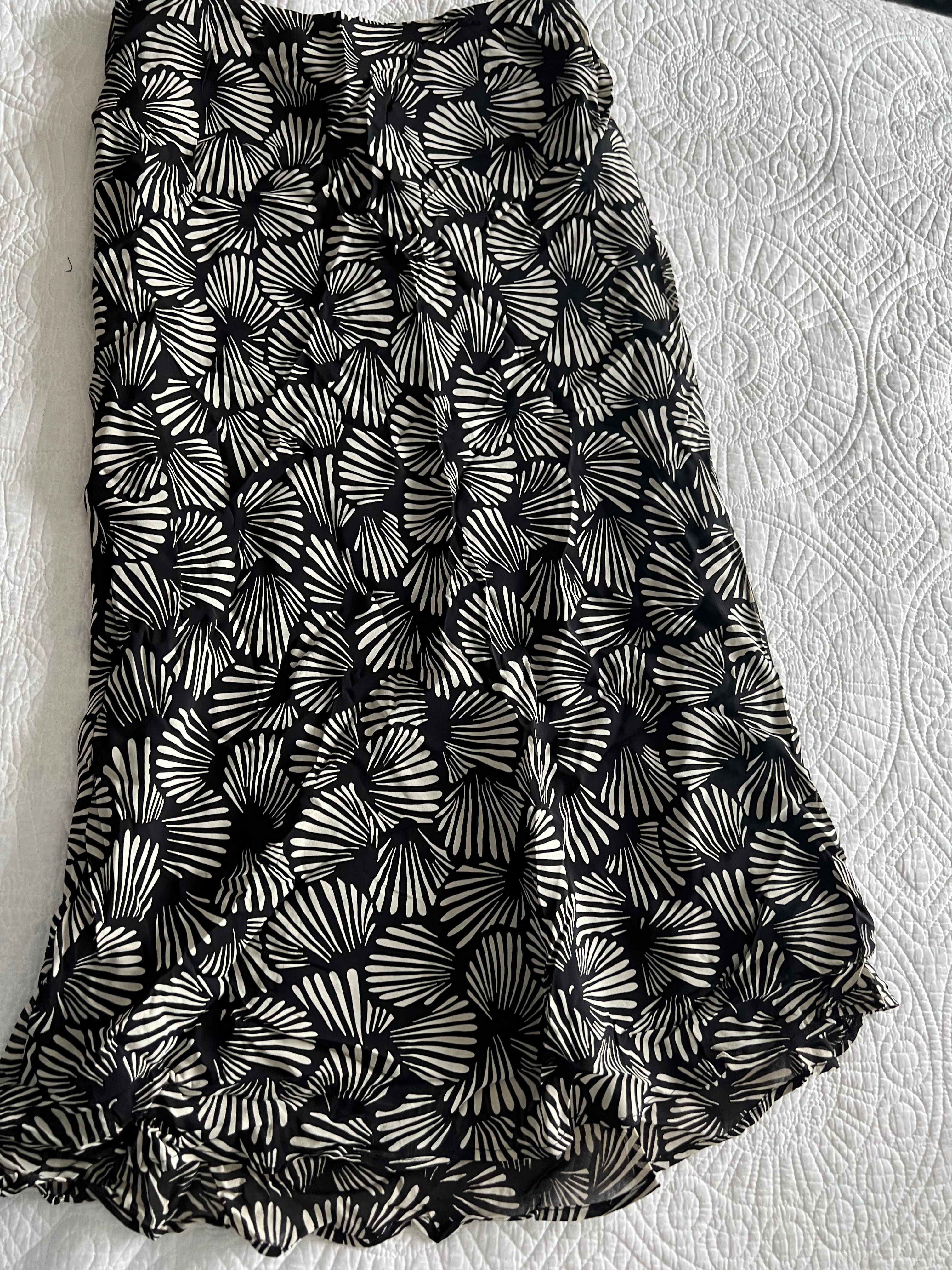 Black/white midi skirt