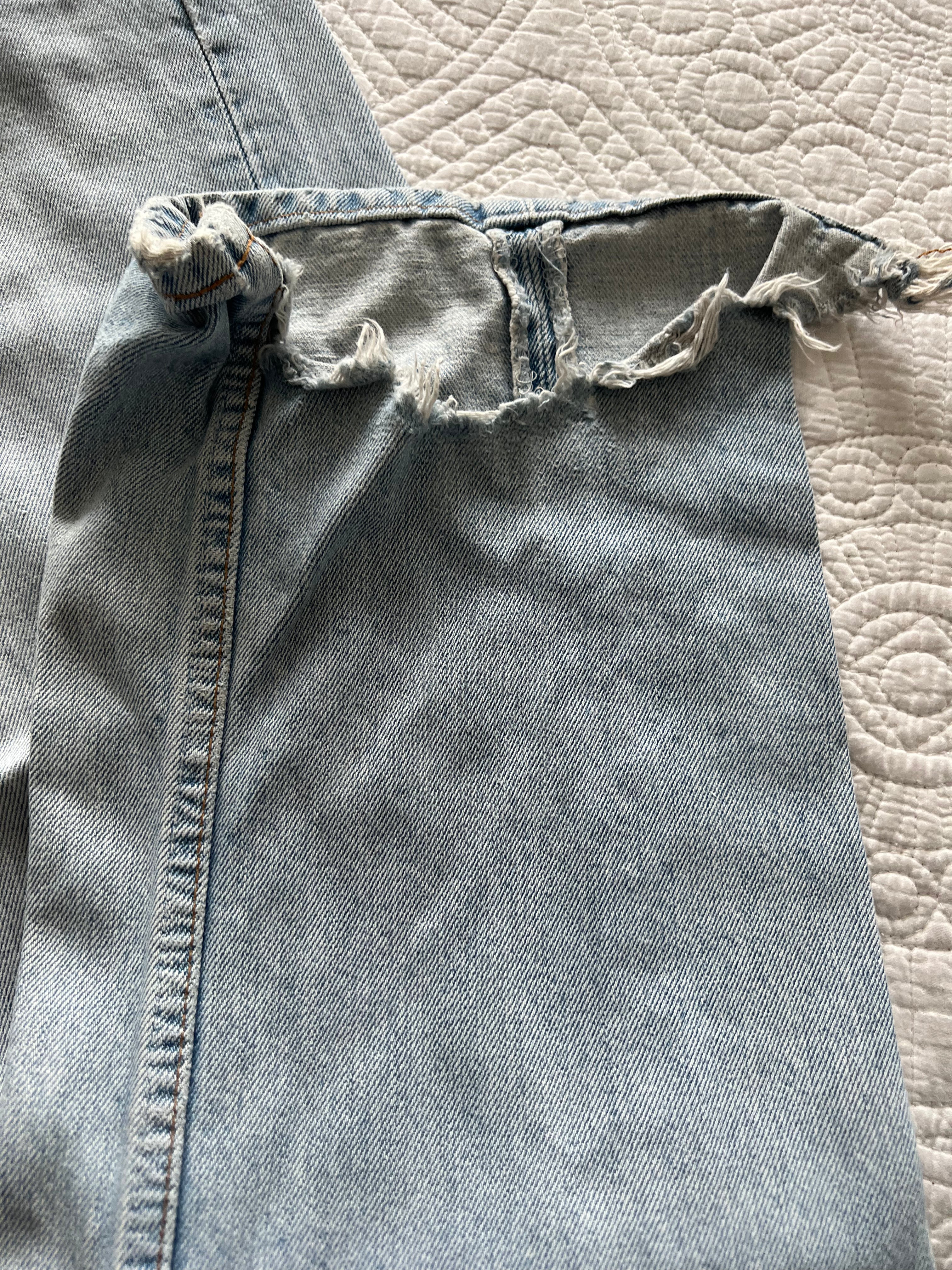 Levi's light blue jeans / Tall