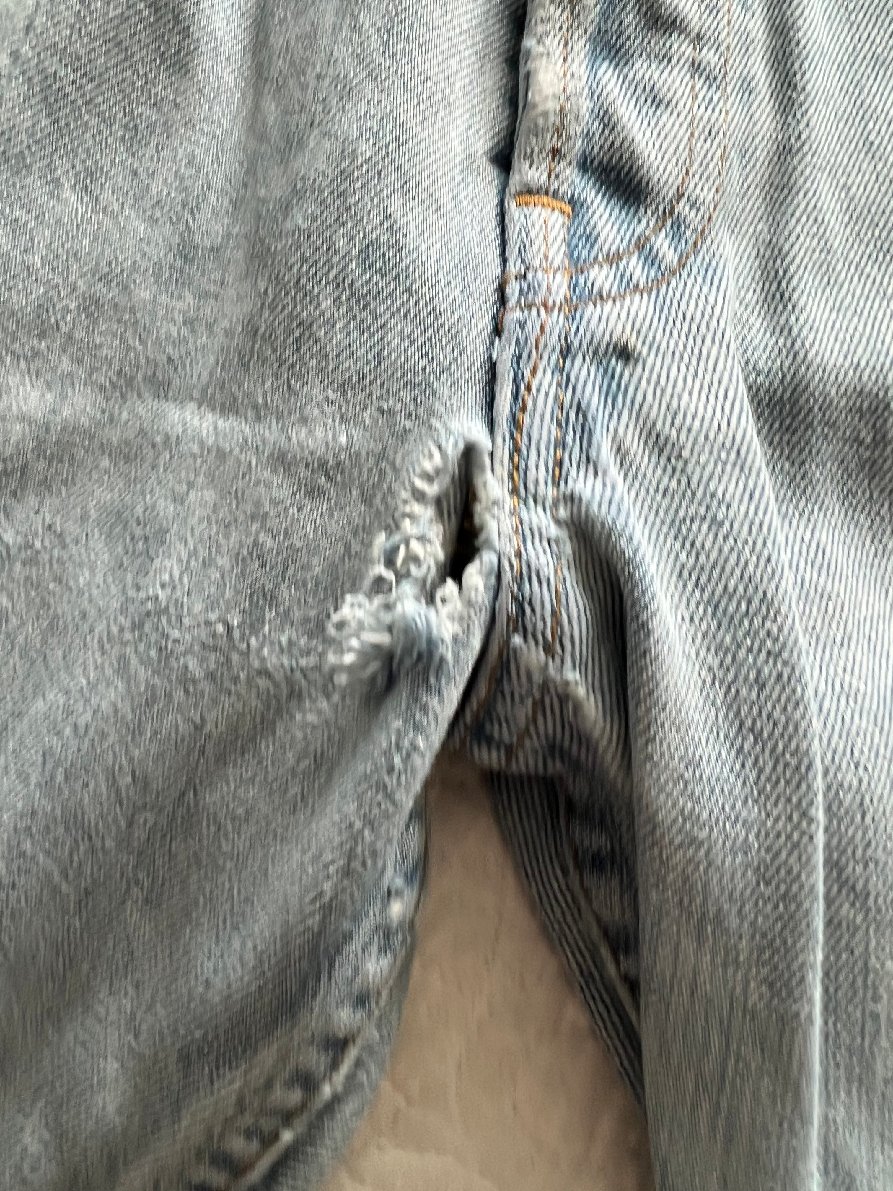 Levi's light blue jeans / Tall