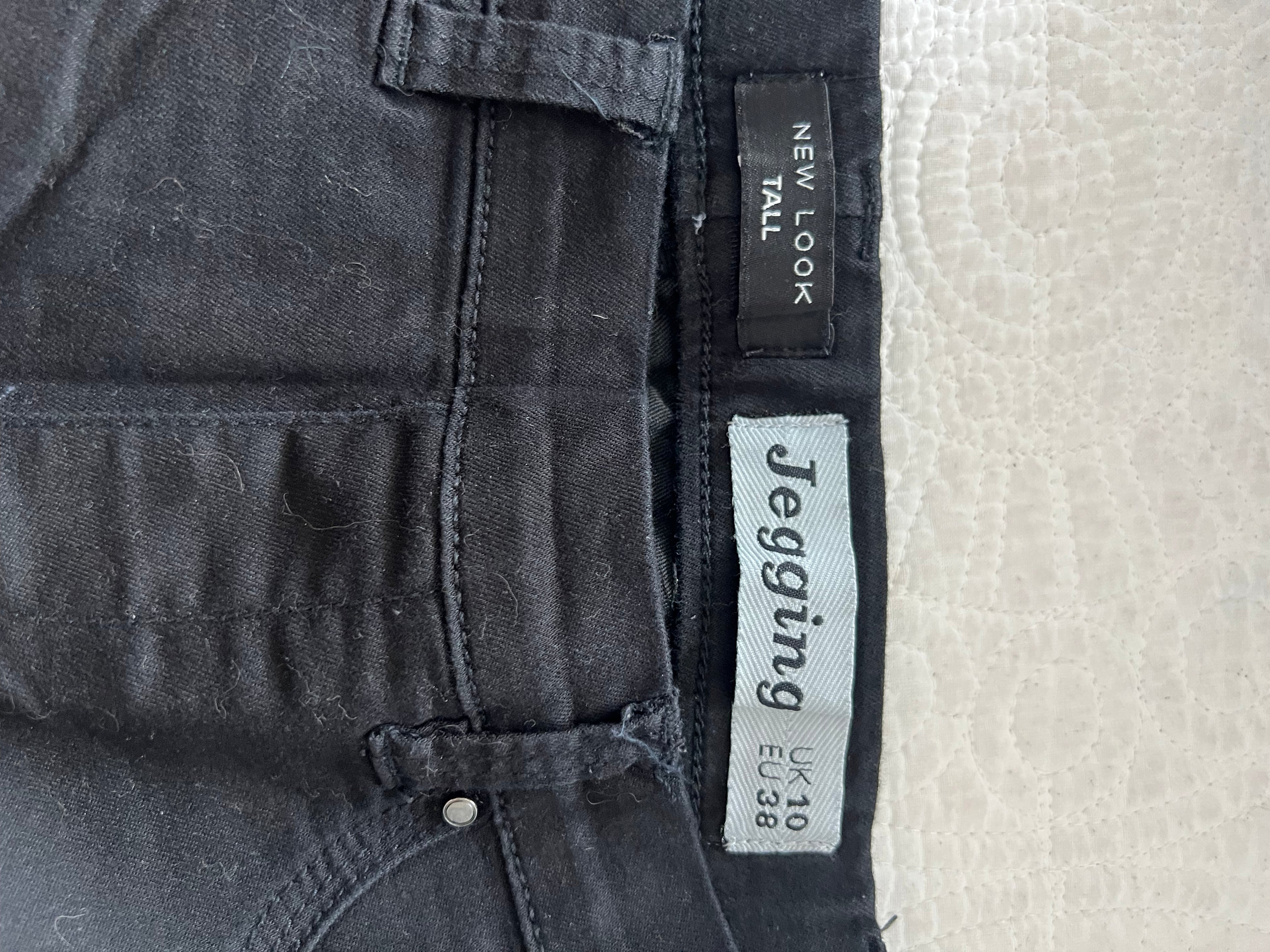 Black skinny jeans / Tall