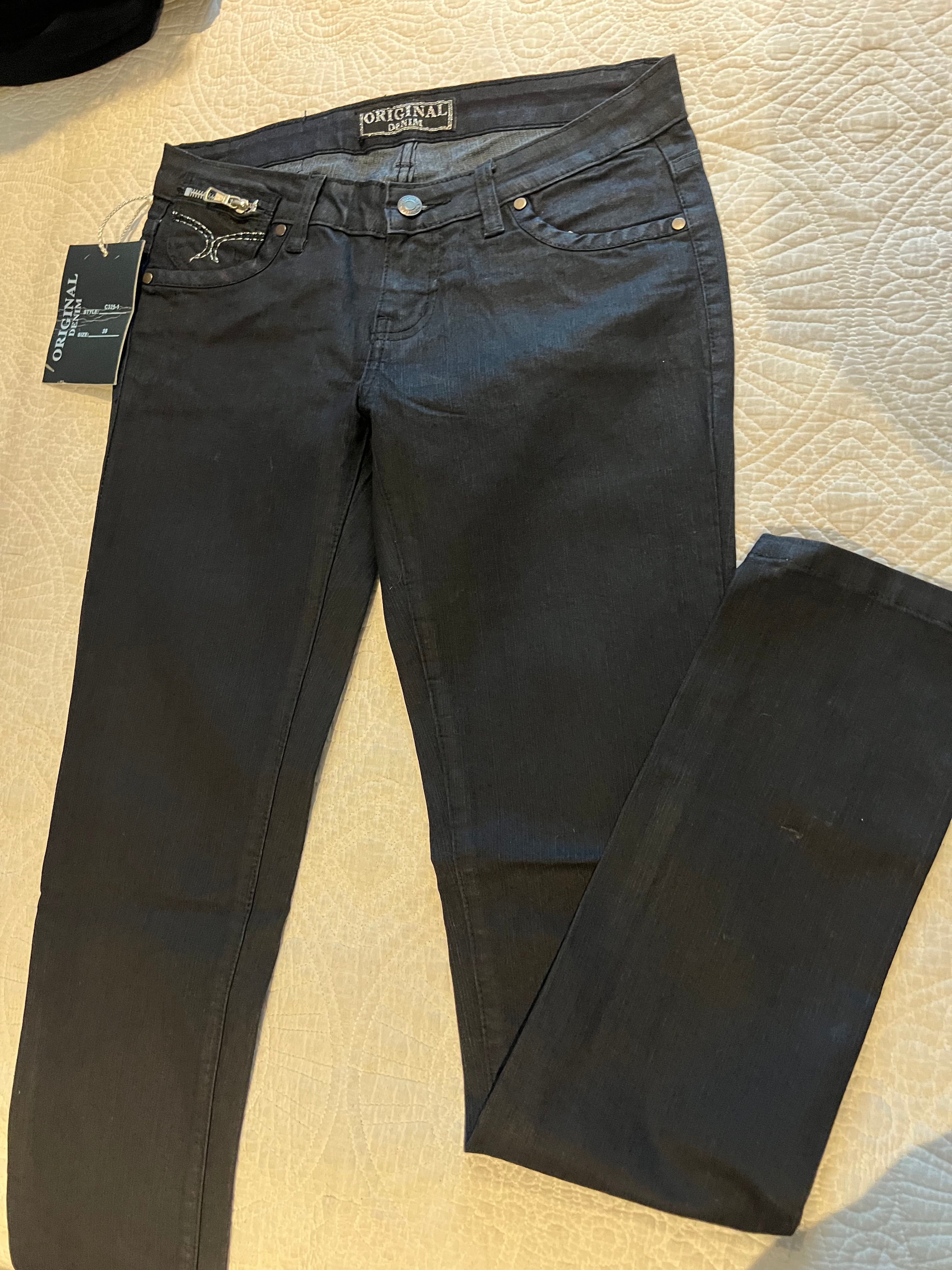Low waisted black jeans