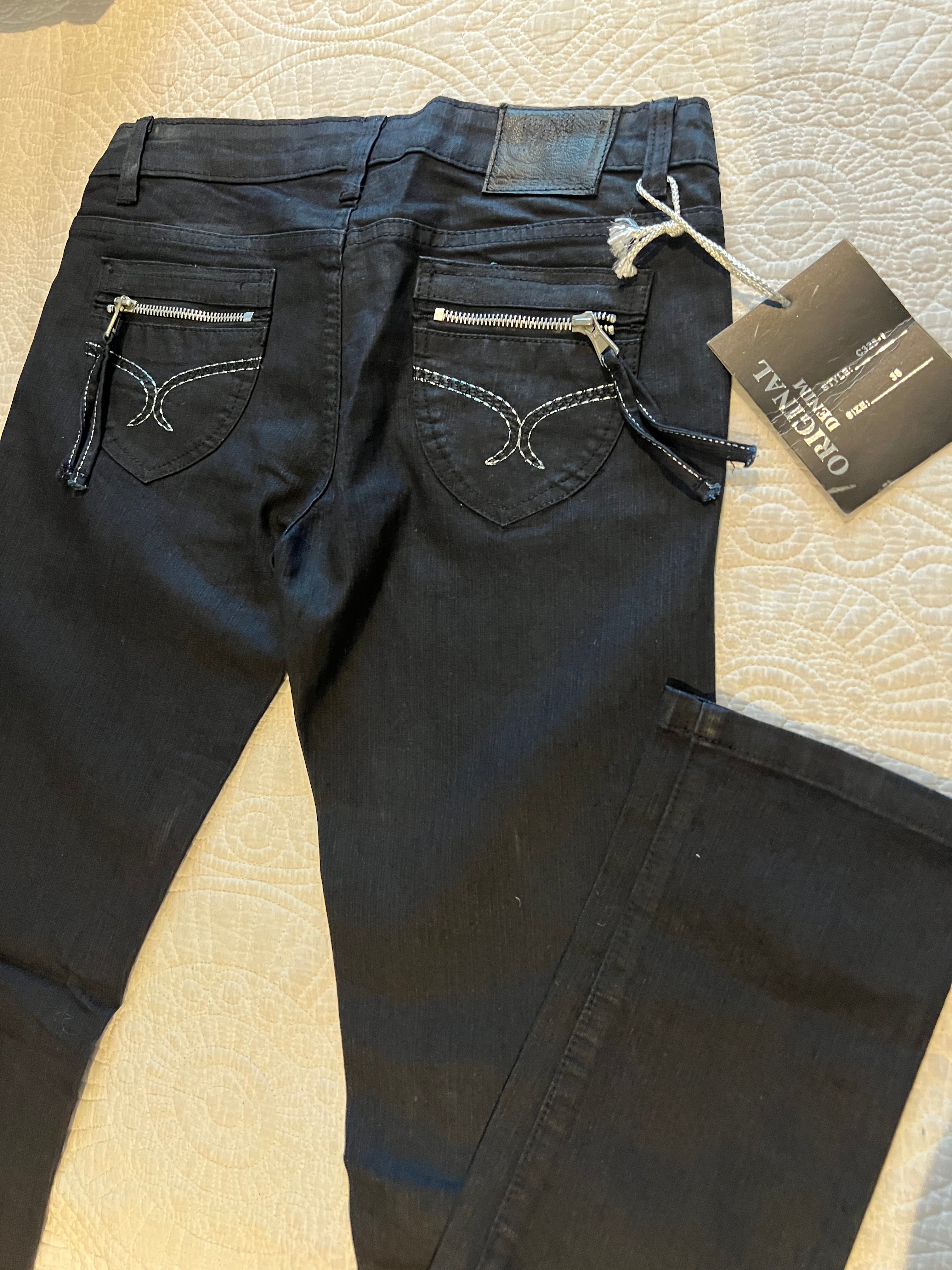 Low waisted black jeans