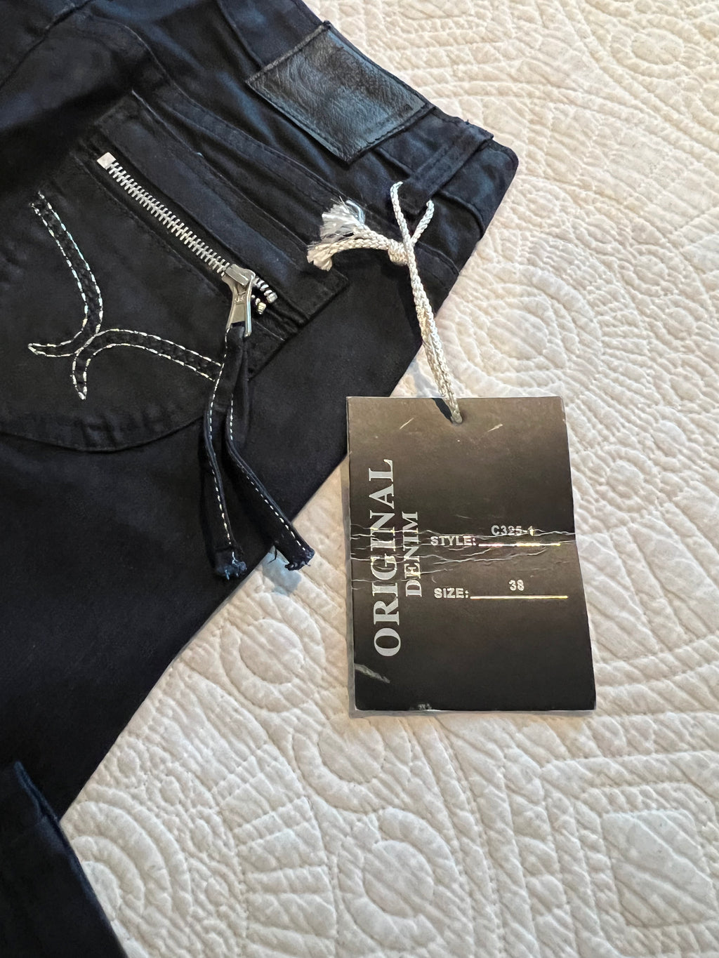 Low waisted black jeans