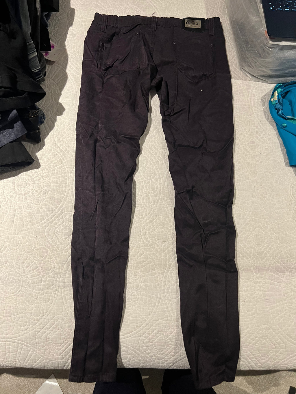 Low waisted purple skinny jeans
