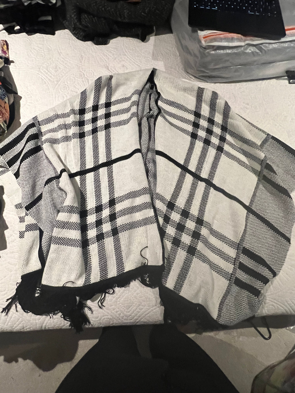 White/black checkered shawl
