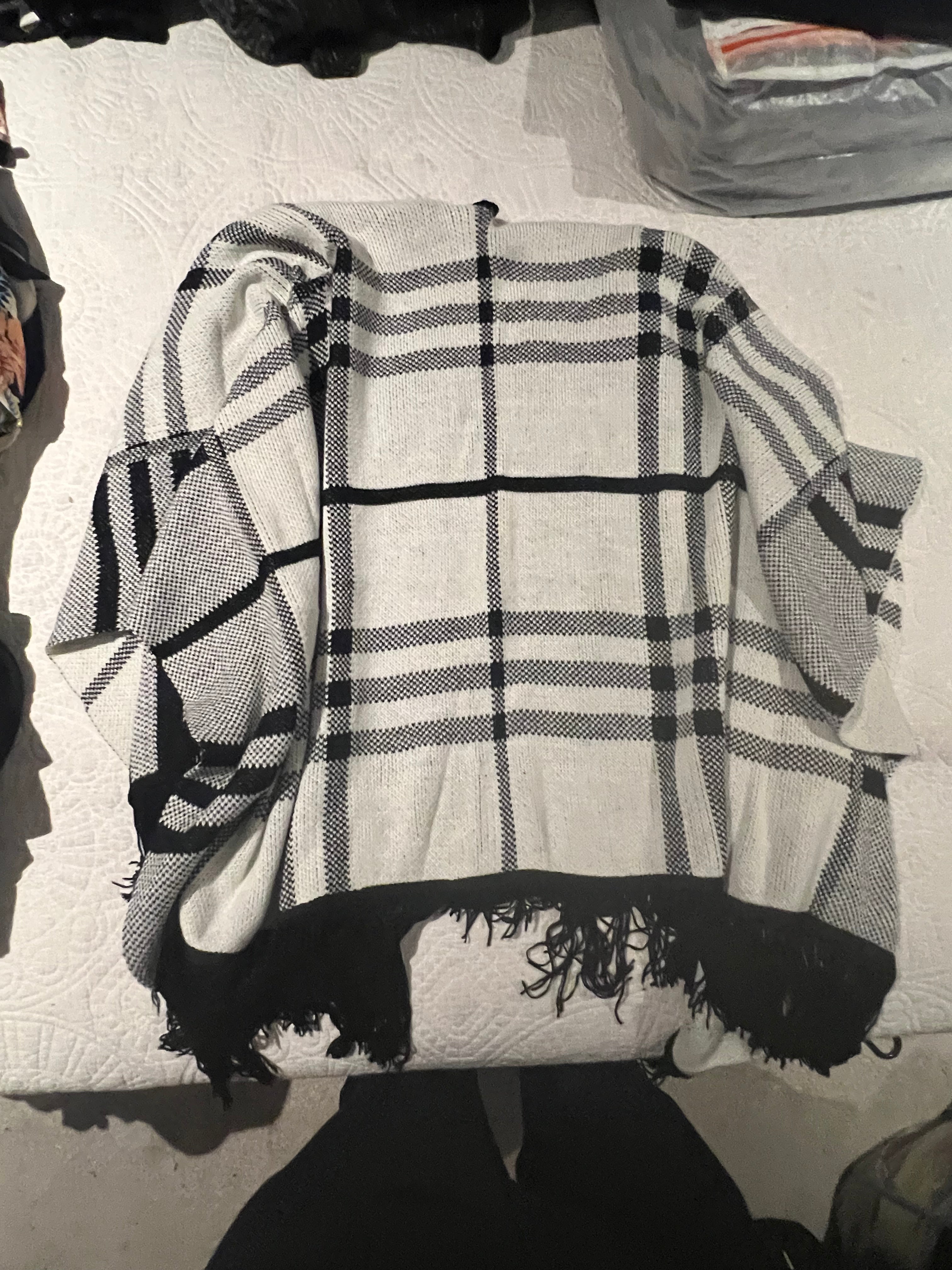 White/black checkered shawl