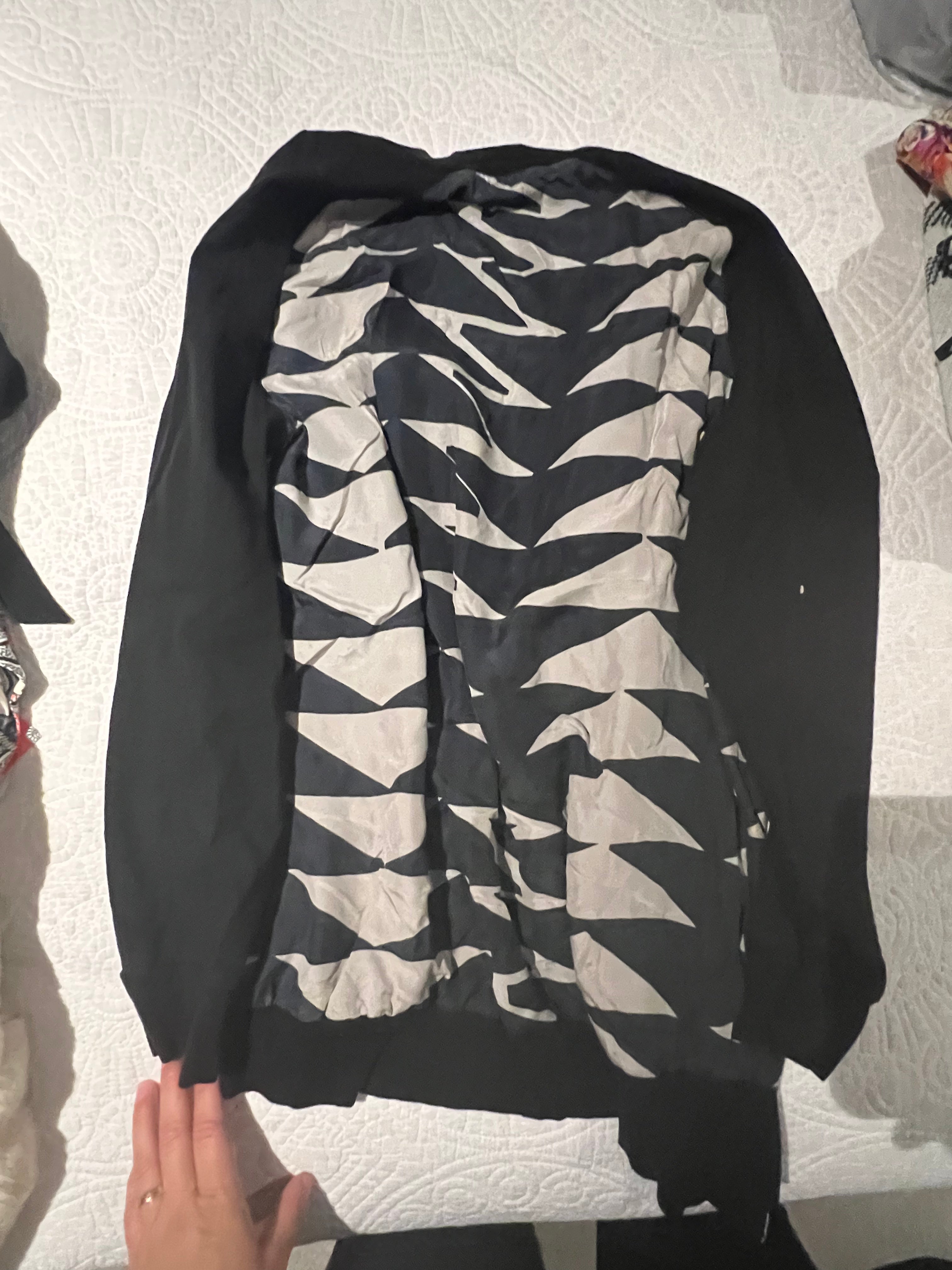 Black/white jumper