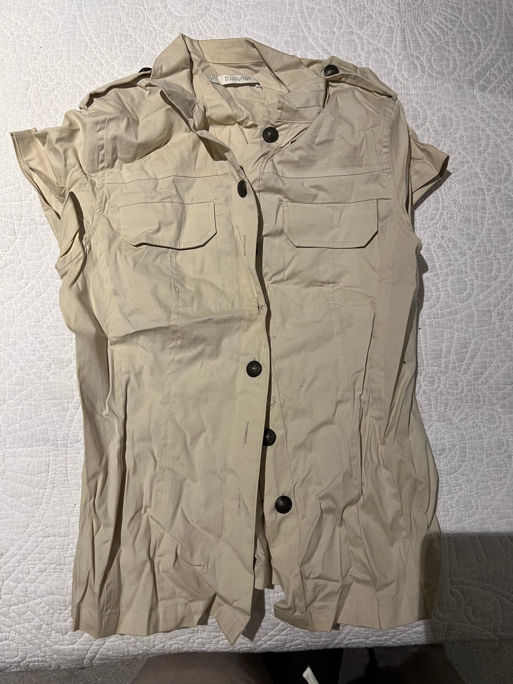 Nude sleeveless shirt