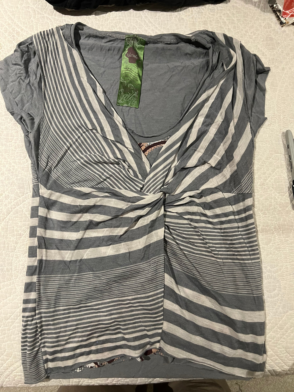 Grey/white top