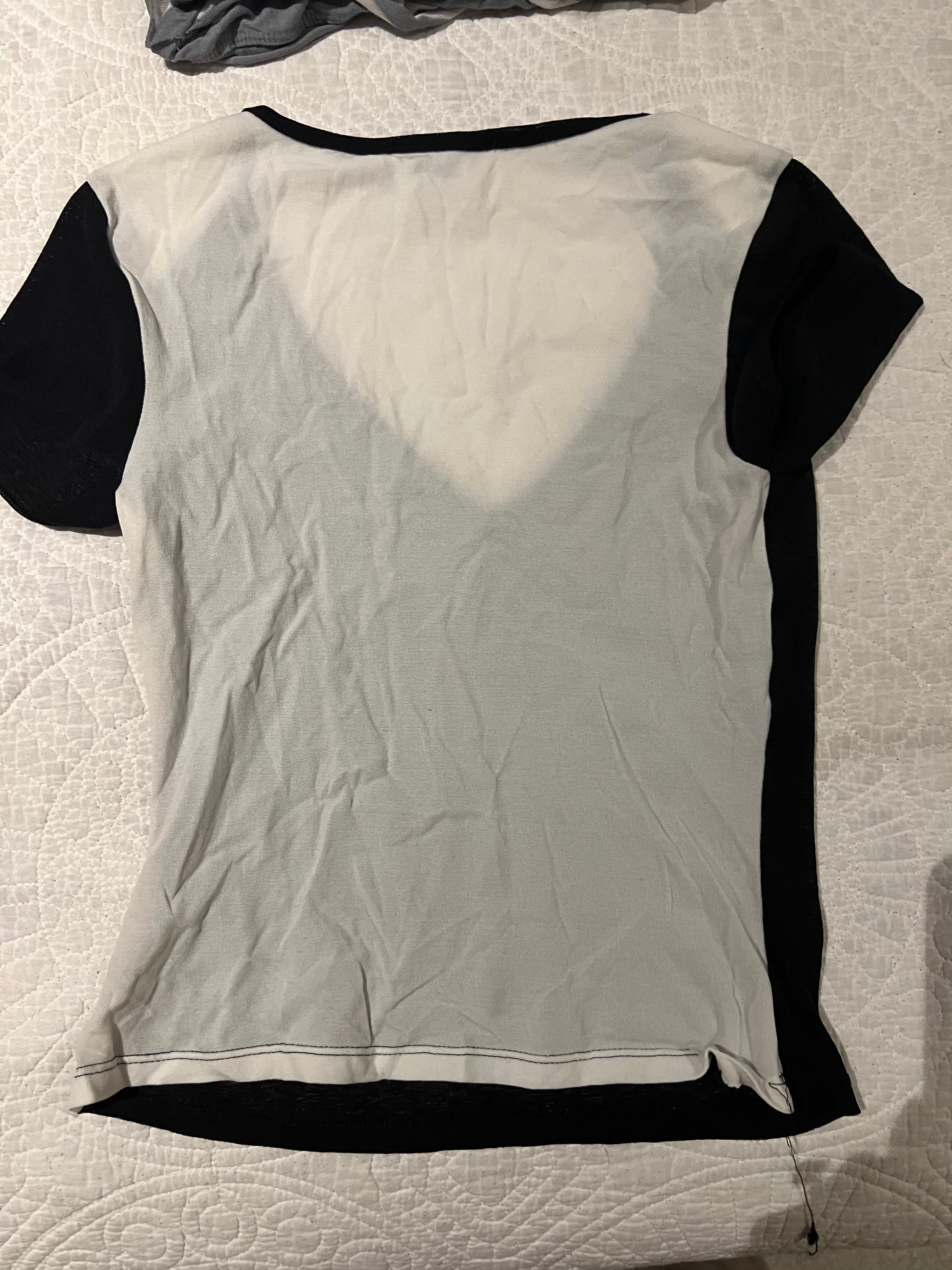 Black/white short sleeve top