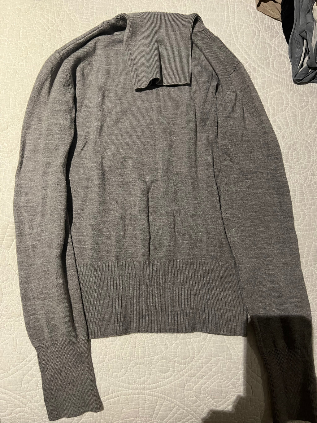 Grey long sleeve jumper