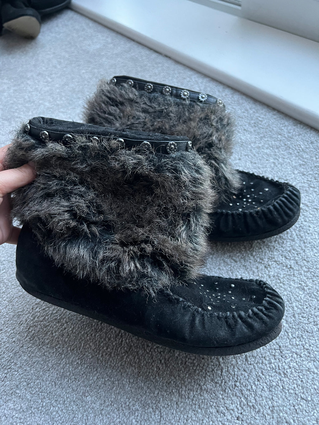 Black boots with faux fur