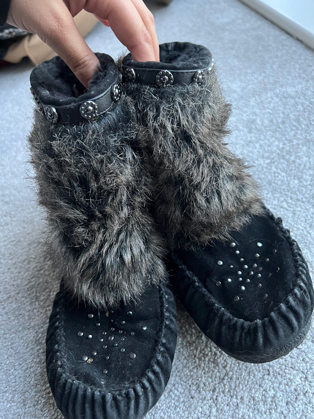 Black boots with faux fur
