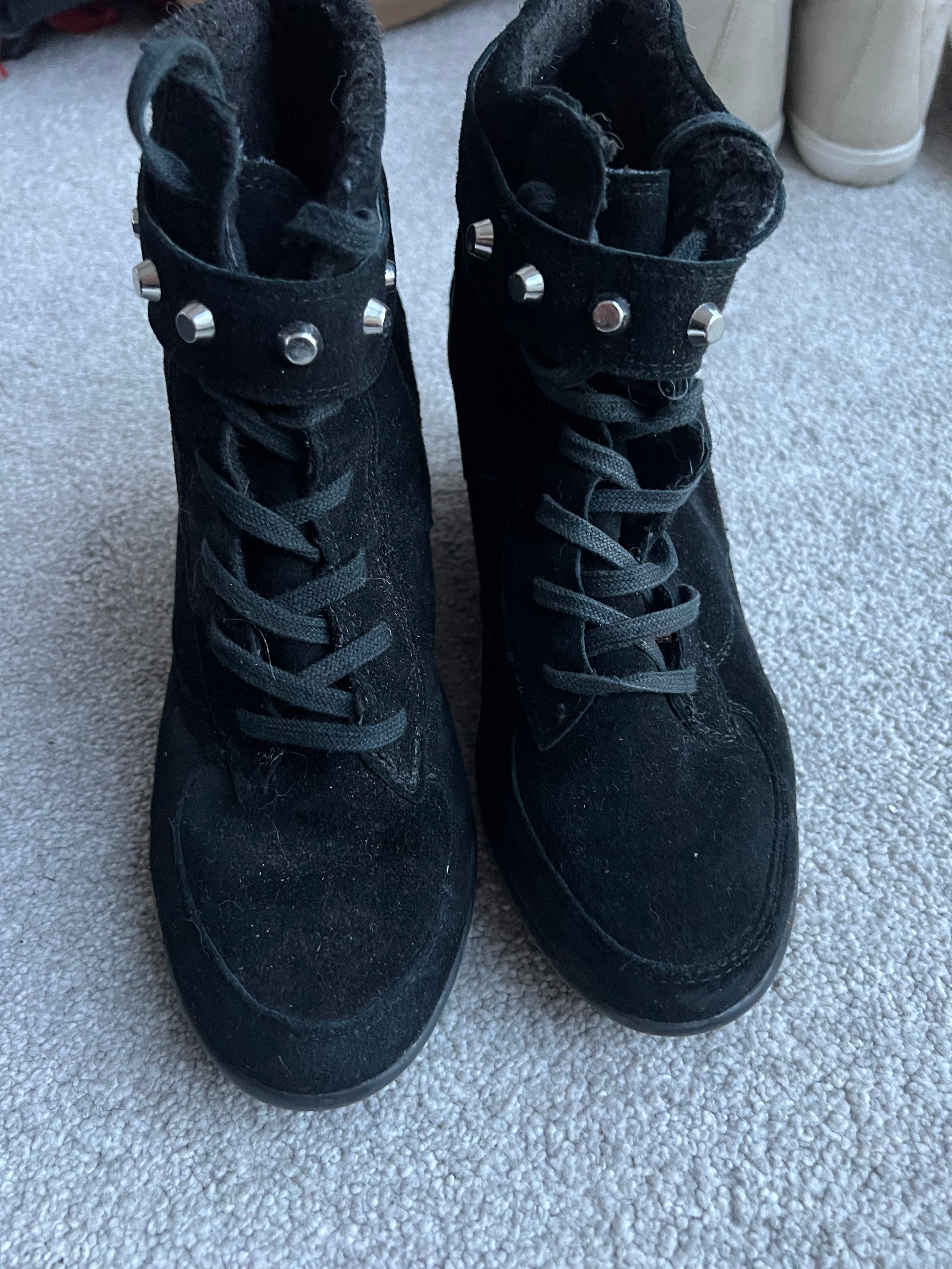 Black wedge sneakers