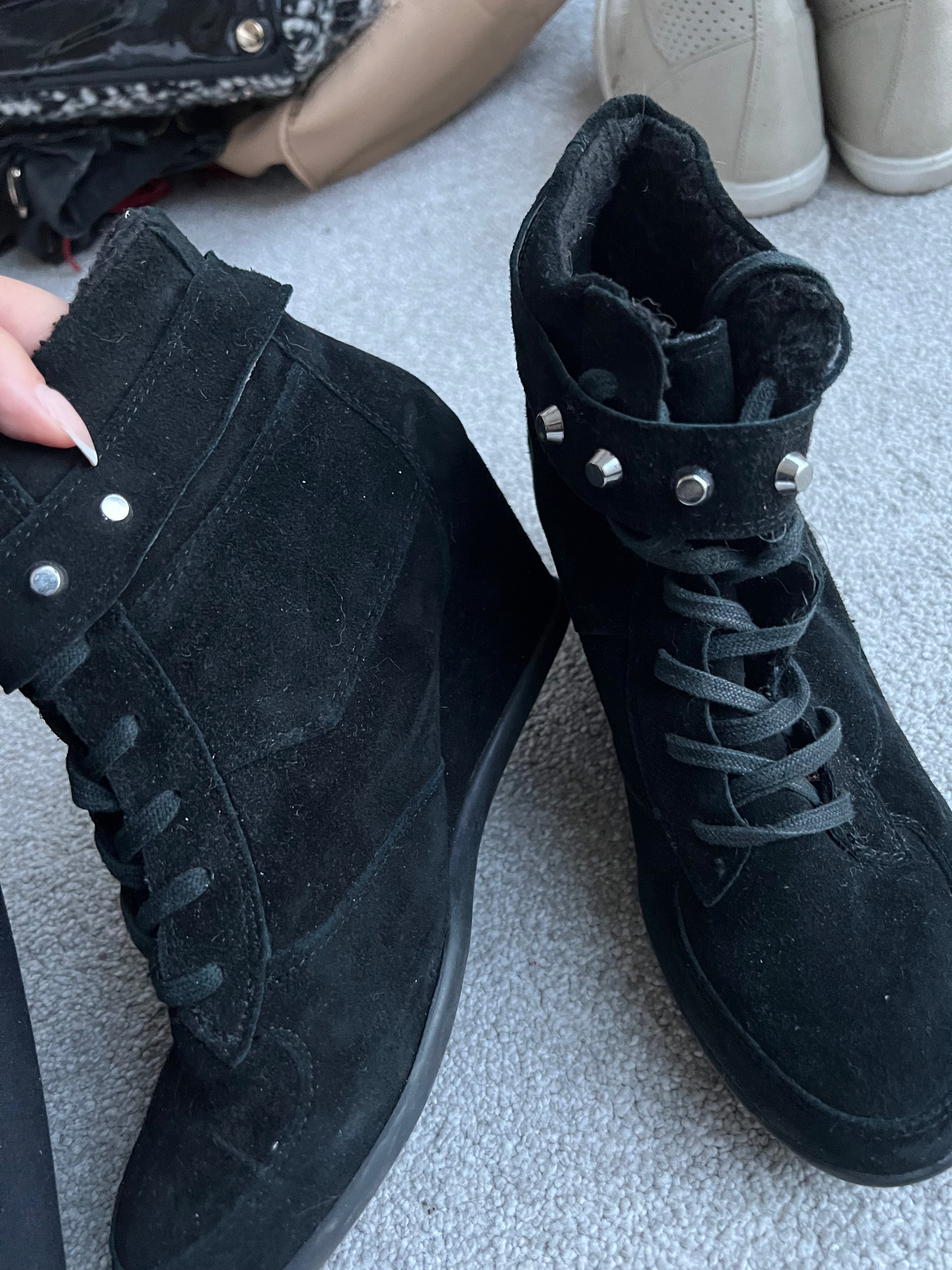Black wedge sneakers