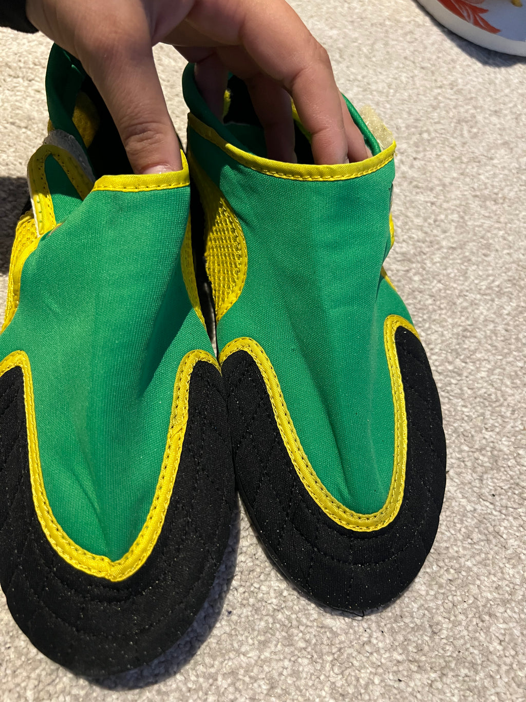 Jamaica colours swimming shoes