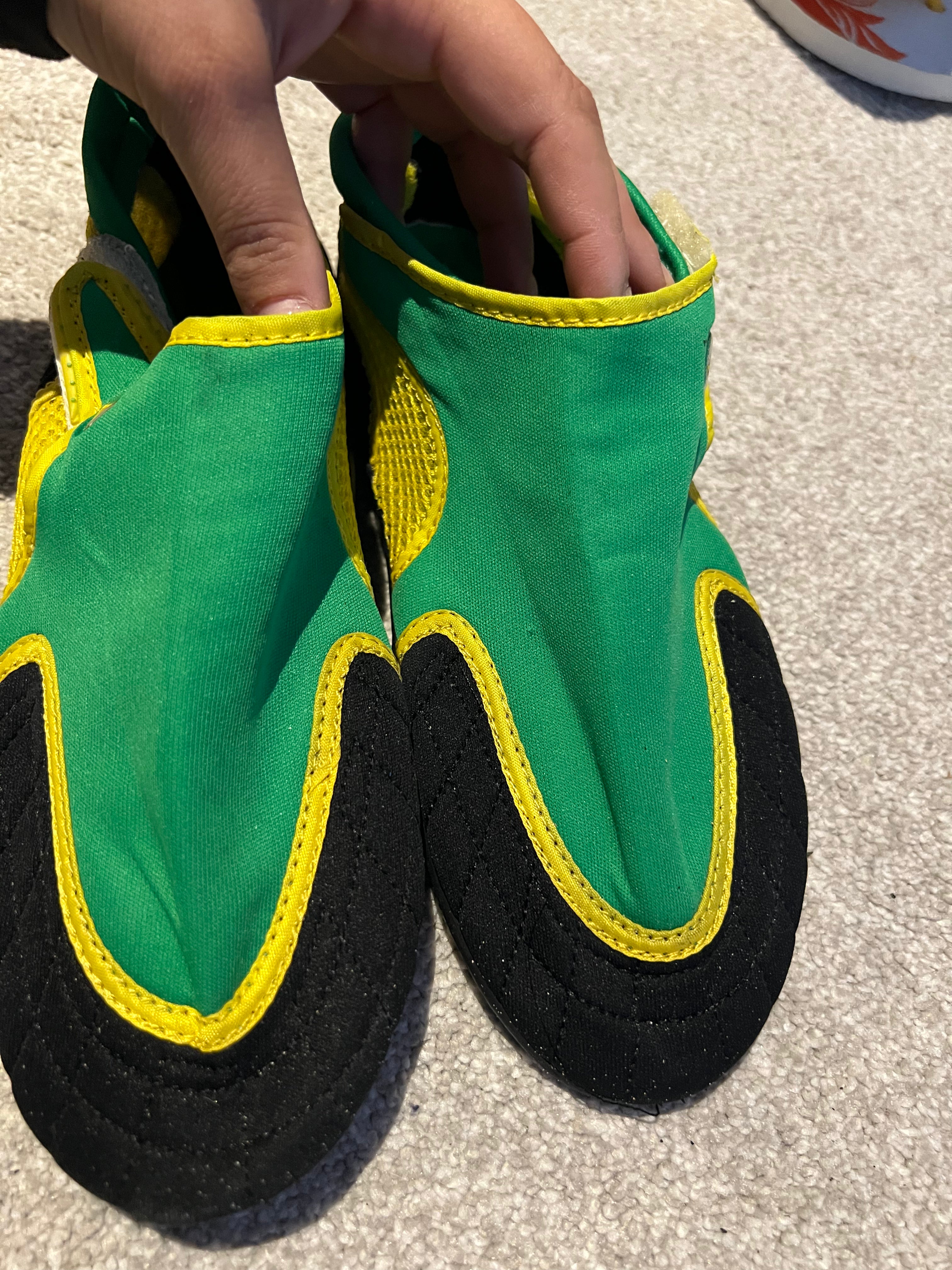 Jamaica colours swimming shoes