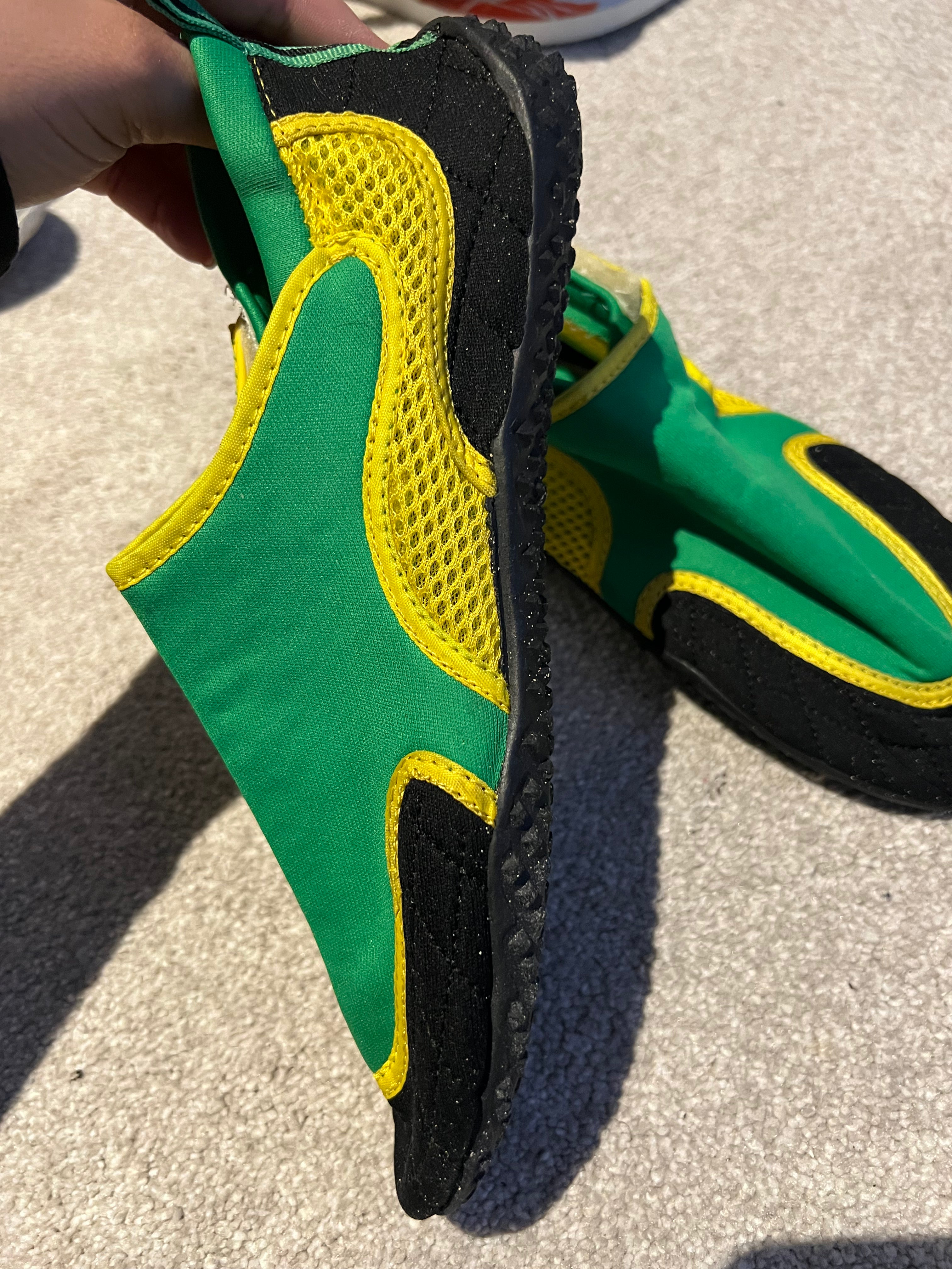 Jamaica colours swimming shoes