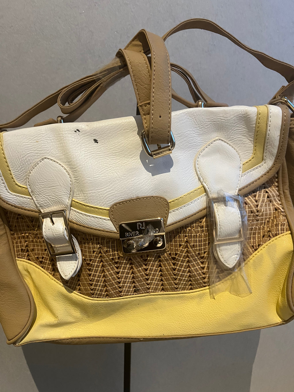 White/yellow bag