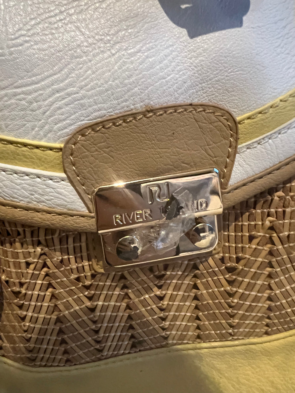 White/yellow bag