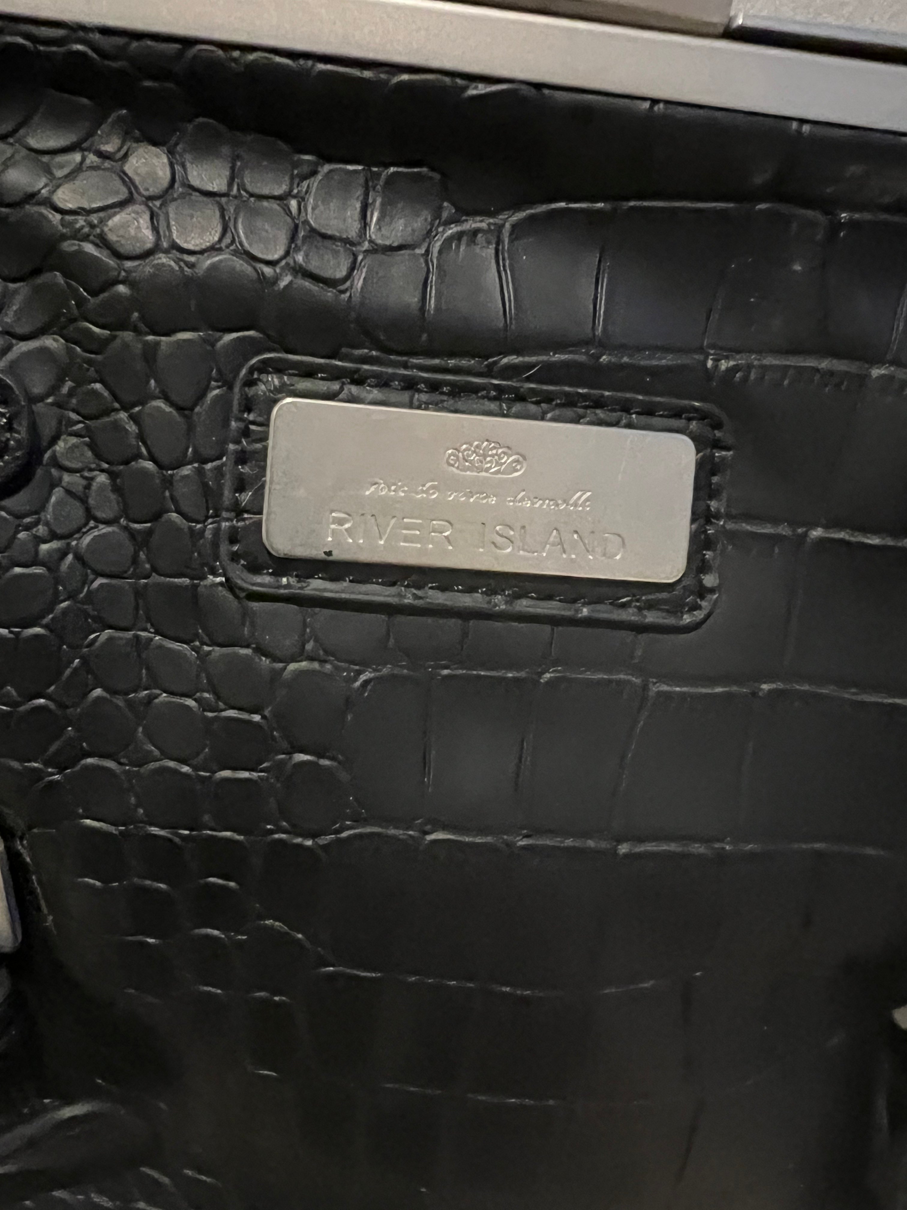 Black shoulder bag