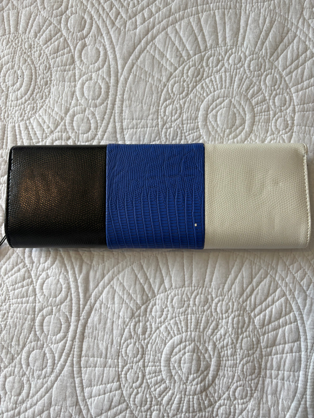 Trio colour clutch bag / Snake style texture