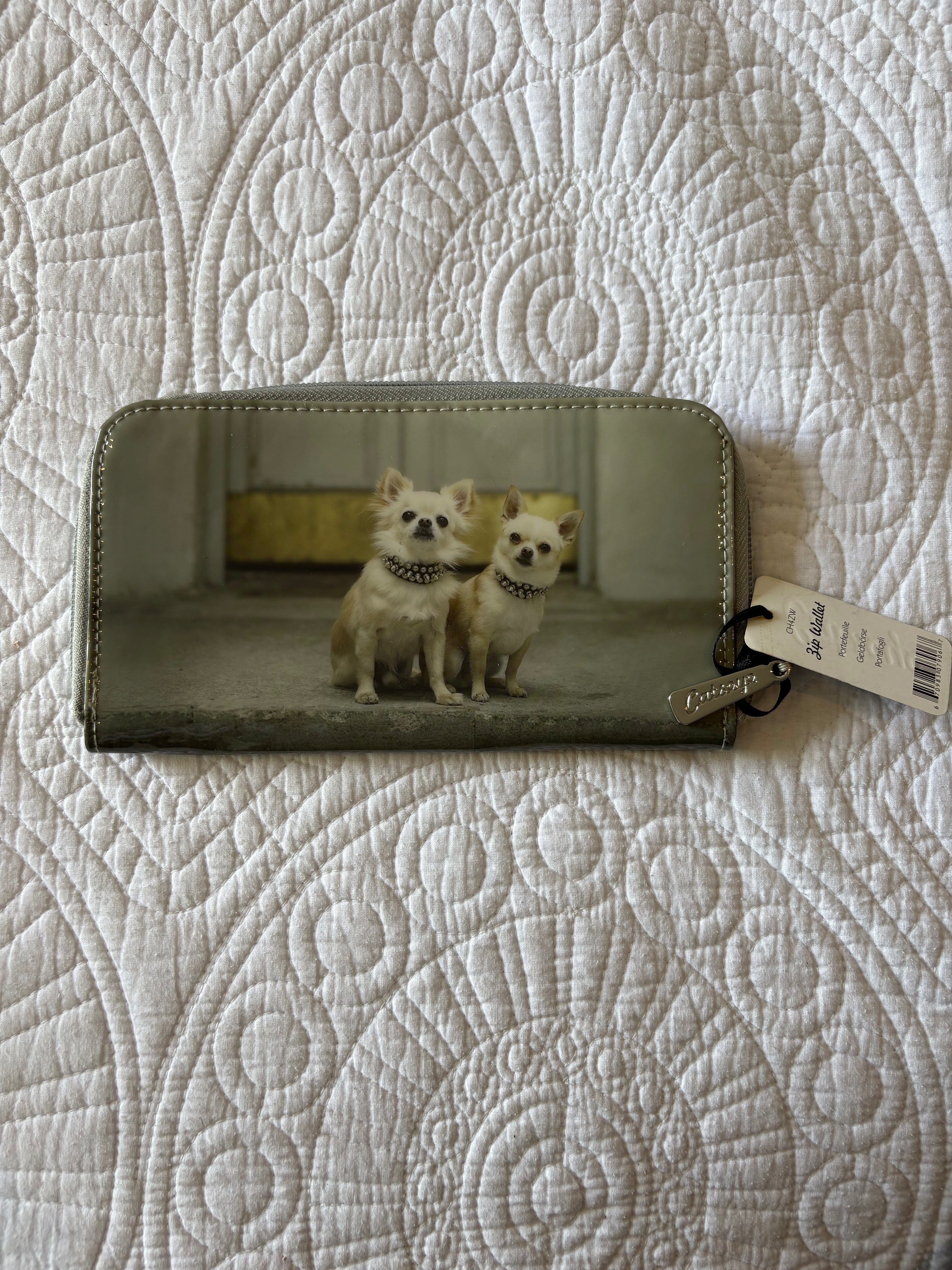 Chihuahua image / zip wallet