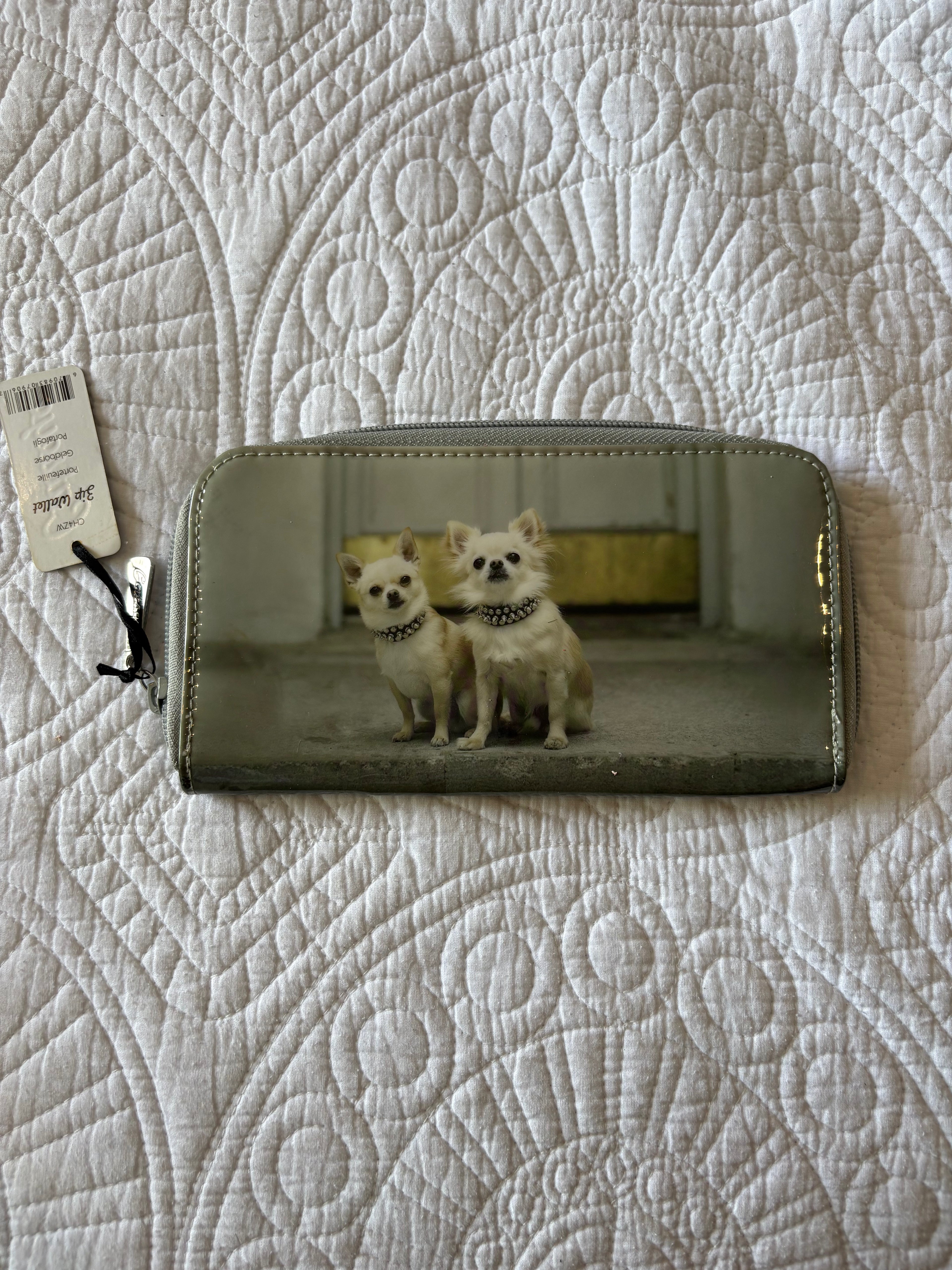 Chihuahua image / zip wallet