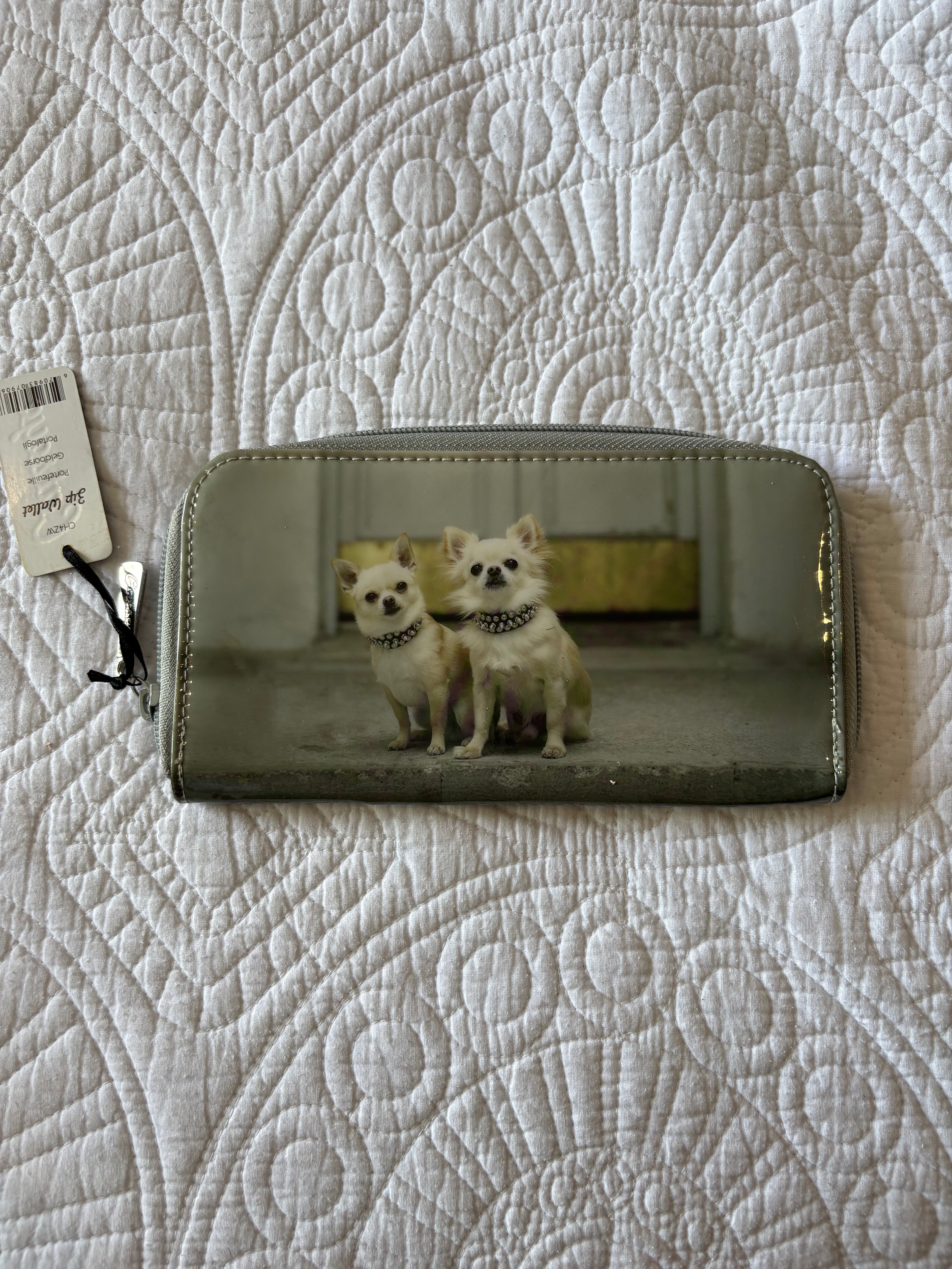 Chihuahua image / zip wallet